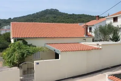 Image de Maison de vacances près de la mer Preko, Ugljan (K-12078)