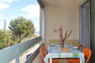 Image de Appartement à 200m de la plage, 2 pièces cabine, 6 couchages, loggia, parking, quartier calme