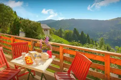 Image de Chalet La Frasse - vacances alpin pour 12, skis aux pieds - Ovo Network