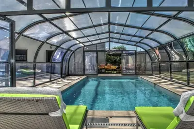 Image de Grande maison moderne avec piscine à Tours, proche du centre-ville et de la Loire à Vélo