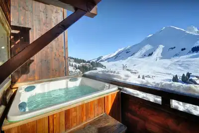 Image de Chalet Capieu - séjour skis aux pieds pour 13, jacuzzi - Ovo Network