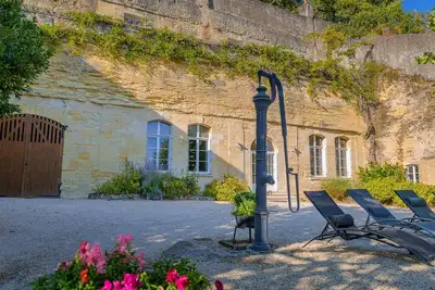 Image de Maison troglodyte élégante avec spa, salle de jeux et jardin clos à Vouvray