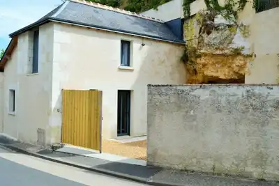 Image de Gîte atypique troglodytique, calme, proche de la Loire, tout inclus, avec cour privative et garage