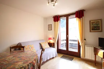Image de Charmant F2 avec balcon ouest, parking et ascenseur, à 650m des thermes et commerces, classé 2 étoiles**