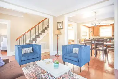 Restez local à Savannah: la maison de vacances idéale pour la famille, cour privée