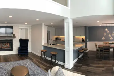 Image de 3 chambres sur le lac Charlevoix Ă Boyne City; familial sur la plage!