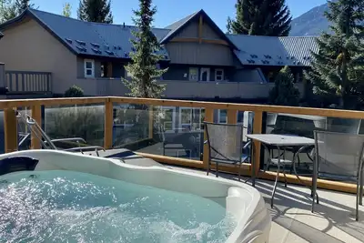 Image de Maison de ville moderne avec 1 Br, bain à remous extérieur et piscine, Wi-Fi gratuit, parking gratuit