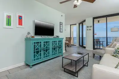 Image de Phoenix 8 ~ 1 Br 1 Ba ~ Dernier étage Vues Incroyables! ! !