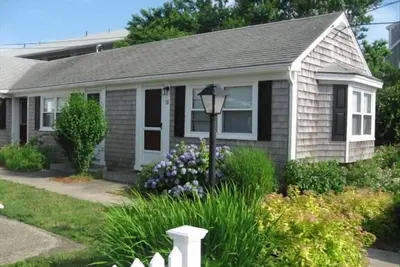 Image de Charmant studio à moins de 200 marches de la plage de Glendon - 200 Captain Chase Rd # 18