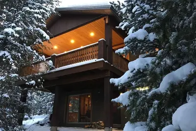 Complètement rénové et fabuleux! Cabine de 3200 pieds carrés, à 10 minutes du parc national de Yellowstone.