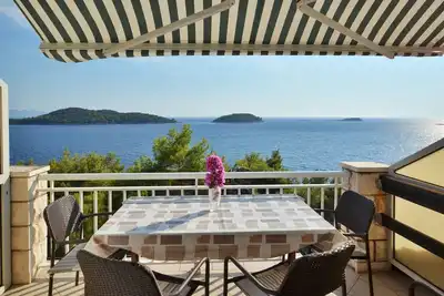 Appartement de deux chambres prés de la plage Prizba, Korcula (A-9276-a)