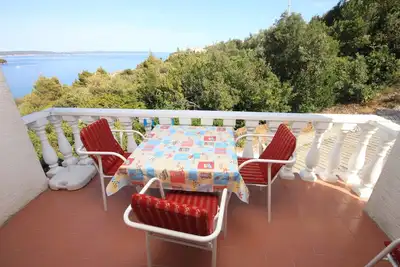 Image de Garçonnière avec la terrasse et la vue sur le mer Kali, Ugljan (As-8202-a)