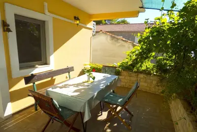 Image de Appartement de deux chambres avec la terrasse et la vue sur le mer Ivan Dolac, Hvar (A-8782-d)