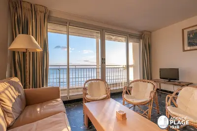 Image de Appartement spacieux face mer avec balcon, proche du centre et commerces