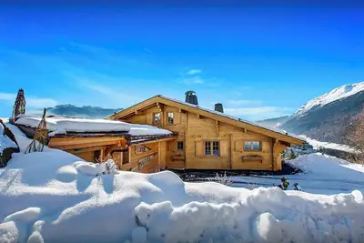 Image de Chalet Flocon Magique - séjour alpin pour 12, spa de nage - Ovo Network