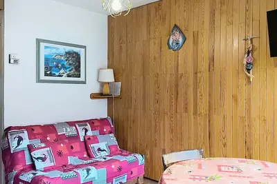 Image de Studio fonctionnel proche des pistes avec coin chambre séparé, internet et cuisine équipée