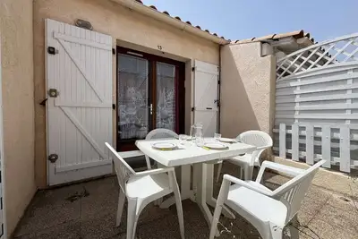 Image de Charmant pavillon avec mezzanine, piscine et parking, Ă 300m de la plage du Grazel, Gruissan