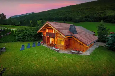Image de Chalet J'Elage - séjour au ski pour 10, coin feu et panorama - Ovo Network