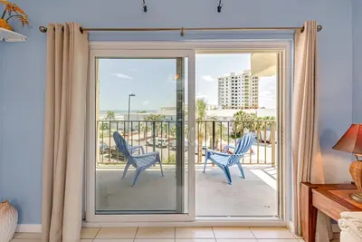 Image de Vente de nuit gratuite! Oceanfront Condo. À quelques pas de la plage. Magnifique vue sur l'océan