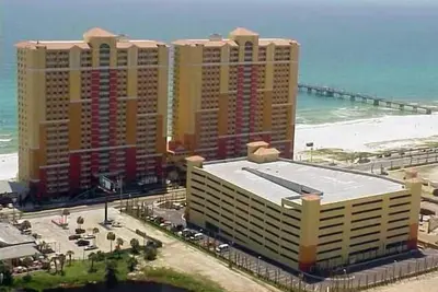 Image de Condo De Bord De Mer Sur La Rue Du Parc Pier
