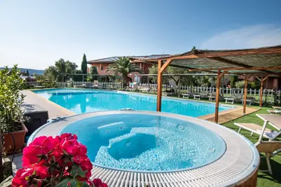 Image de appartements Borgo Campetroso dans la campagne, 2 piscines, restaurant à 20 km de la mer