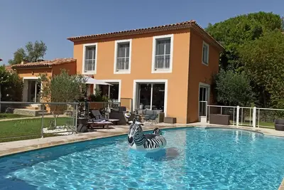 Image de Villa en Provence, piscine 12m, 4 Chb, salle de sport, proche Arles et Alpilles