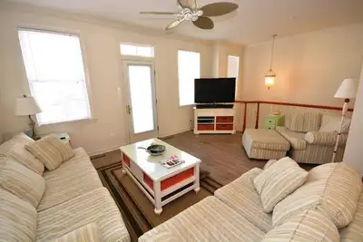 Image de Splendid Luxury Townhouse 5 chambres avec WiFi dans une communauté fermée sur Bayside avec piscines intérieure / extérieure, plages privées, restaurant et plus à seulement dix minutes de la plage!