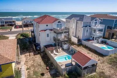 Image de Sunny Outlook | À 100 mètres de la plage | Piscine privée, bain à remous