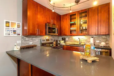 Image de Mises à niveau douces! Cuisine gastronomique, véranda avec vue sur la piscine, laveuse / sécheuse - Kamaole Sands 6309