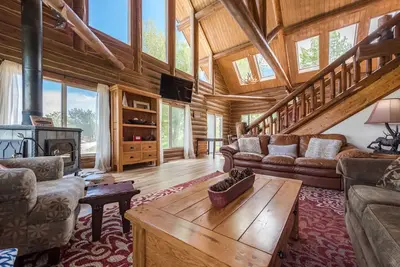 Image de The Two Moose Inn - Chalet en bois rond de luxe pour les familles!