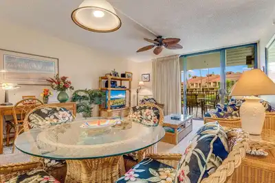 Image de Tranquil Courtyard View Condo w/Kitchen Updates, WiFi, Washer/Dryer–#7203