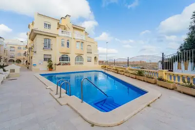 Image de A cosy beachside apartment with a swimming pool!