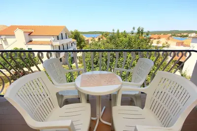 Image de Appartement de deux chambres avec le balcon et la vue sur le mer Loviste, Peljesac (A-10182-a)
