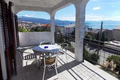 Image de Appartement de deux chambres avec la terrasse et la vue sur le mer Novi Vinodolski (A-5600-b)