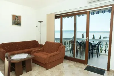 Image de Appartement d'une chambre avec la terrasse et la vue sur le mer Crikvenica (A-2360-b)