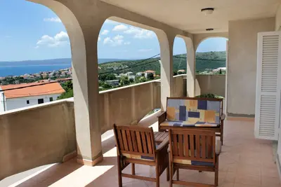 Image de Appartement de deux chambres avec la terrasse et la vue sur le mer Novi Vinodolski (A-5479-a)