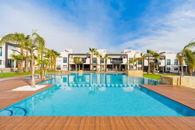 Image de Cozy bungalow in a gated community with a swimming pool
