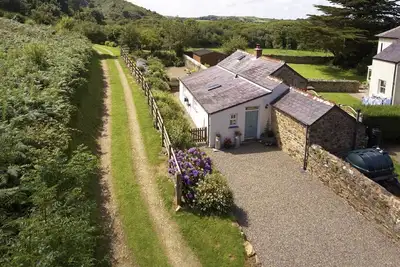 Image de Les couples à la recherche de vacances propices à la promenade et à la faune, dans le magnifique Pembrokeshire, devraient séjourner à The Dairy, un cottage clair et spacieux. Réservez votre séjour aujourd'hui!