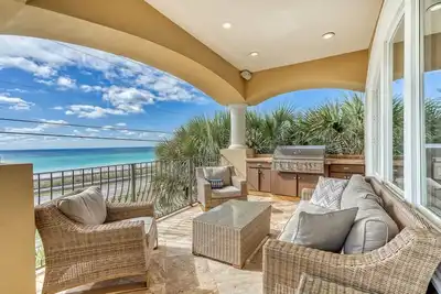Image de Bella Costa: Plage privée! Luxe inégal��, face au golfe avec piscine, 4 rois