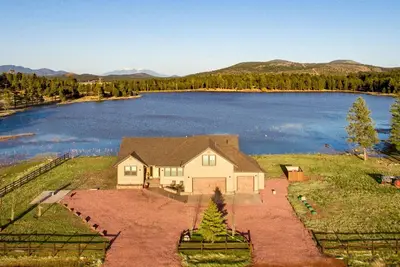 Image de Belle propriété au bord du lac, près du golf, du centre-ville de Williams et du Grand Canyon