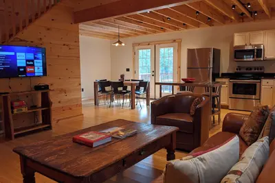 Image de Maison en rondins de luxe, Vues spectaculaires, 160 acres (privé) Au coeur de la région viticole