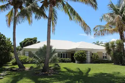 Image de Villa contemporaine de 4 chambres près de la plage à quelques pas de la plage privée