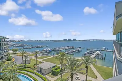 Image de Dernier étage Condo! ! Lazy River / Water Slide! !