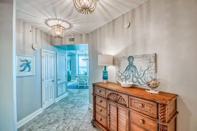 Image de Aqua 201. Superbe unité de coin Oceanfront mise à jour. 1823 pieds carrés 8 couchages.