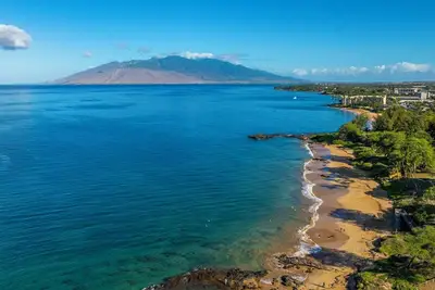 Image de Magnifique condo vue jardin avec décor tropical