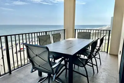 Image de Magnifique condo au 8ème étage avec une vue imprenable et à quelques pas de Flora-Bama!