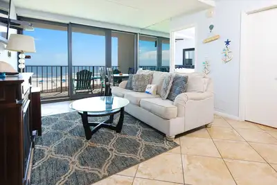 Image de Prime! ~ Beach Front ~ 2 Bedroom ~ Tarifs exceptionnels et nuits gratuites!