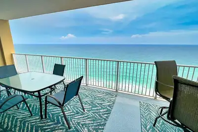 Image de Condo Gulf-Front! 2/2; Grand balcon, très grands lits, service de plage et couchers de soleil gratuits