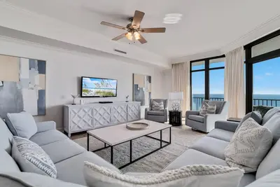 Image de Superbe Phoenix West 3br / 4ba avec rivière lente et toboggan aquatique! !