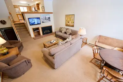 Merveilleux Ski in / Ski out, 3 Bed / 3. 5 Bath Cedars Maisons de ville à distance de marche de la rue principale